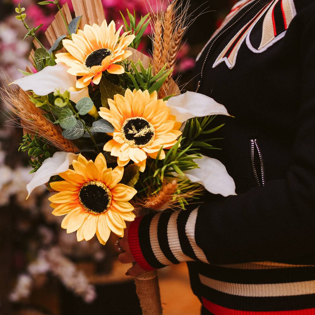 Artificial sunflower.Artificial calla and
dryers