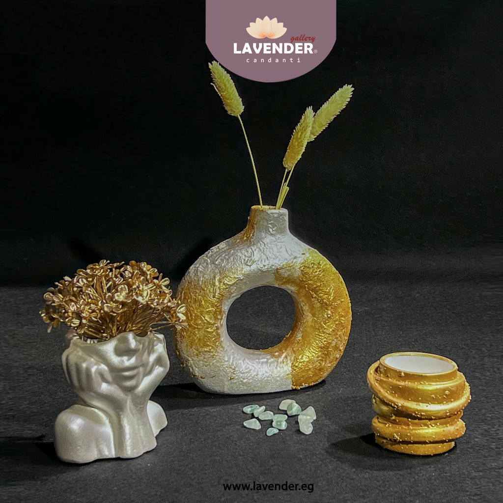 Decorative ceramic pieces with a textured finish 