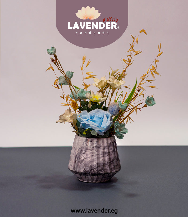 Floral arrangement in a vase 