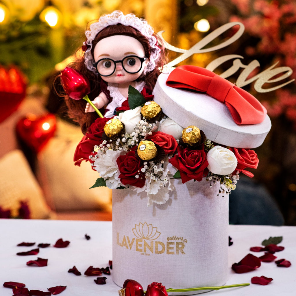 Decorative box with flowers and a doll, featuring the brand 'Lavender'.